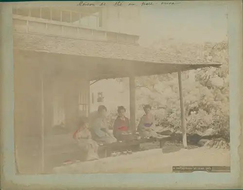 Foto Suwa Präf. Nagano Japan, Tea house at Suwa Park, women, kimono