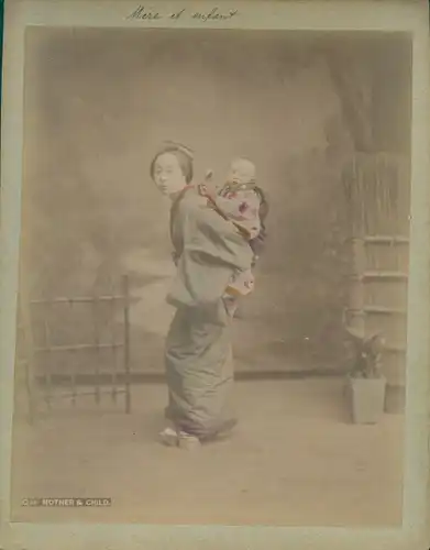 Foto Japan, Japanese Mother and her child, portrait, colorized