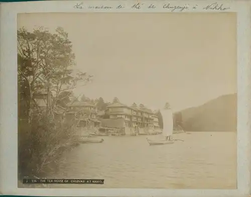 Foto Nikko Präfektur Tochigi Japan, The Tea House at Lake Chuzenji, sailing boat