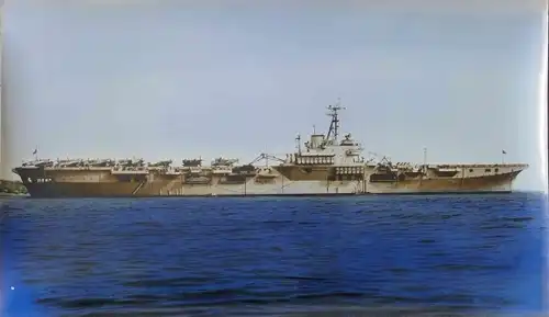 Foto US Kriegsschiff der Navy, Unbekannter Flugzeugträger, Seitenansicht