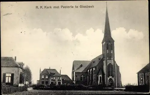 Ak Giesbeek Zevenaar Gelderland Niederlande, Kerk met Pastorie