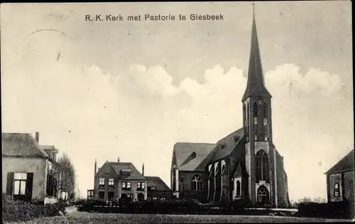 Ak Giesbeek Zevenaar Gelderland, Kerk met Pastorie