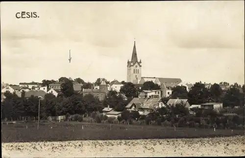 Foto Ak Cesis Wenden Lettland, Totalansicht der Ortschaft, Kirche
