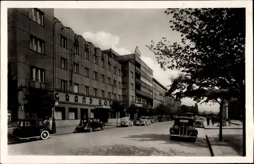 Ak Přerov Prerau Region Olmütz, Straßenpartie mit Grand Hotel, Autos