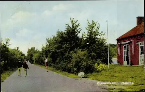 Ak Vrouwenpolder Walcheren Zeeland Niederlande, Betonweg