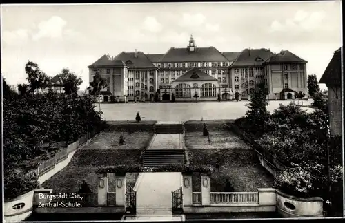 Ak Burgstädt in Sachsen, Zentral-Schule, Außenansicht