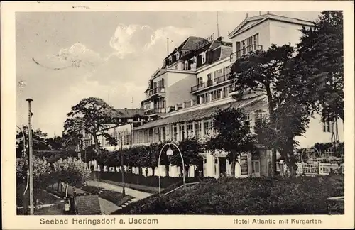 Ak Ostseebad Heringsdorf auf Usedom, Hotel Atlantic mit Kurgarten