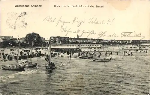 Ak Ostseebad Ahlbeck Heringsdorf auf Usedom, Blick von der Seebrücke auf den Strand, Boote