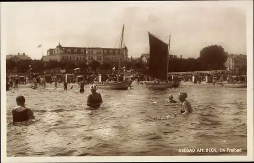 Ak Ostseebad Ahlbeck Heringsdorf auf Usedom, Im Freibad, Strand