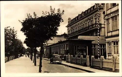 Ak Ostseebad Ahlbeck Heringsdorf auf Usedom, Hotel, Straßenpartie