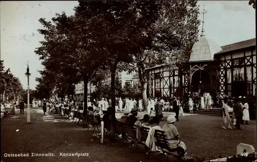 Ak Ostseebad Zinnowitz auf Usedom, Konzertplatz, Menschen