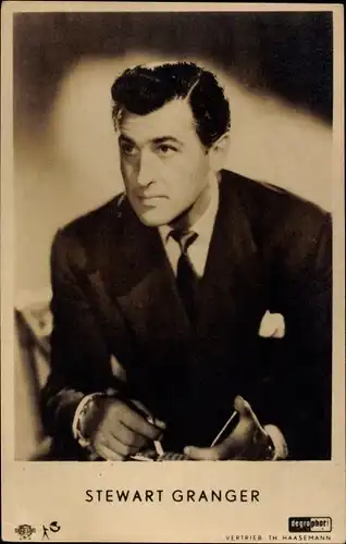 Ak Schauspieler Stewart Granger, Portrait, Zigarette