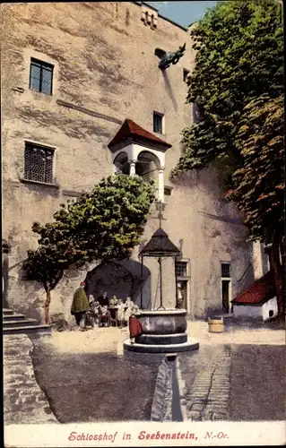 Ak Seebenstein in Niederösterreich, Schlosshof