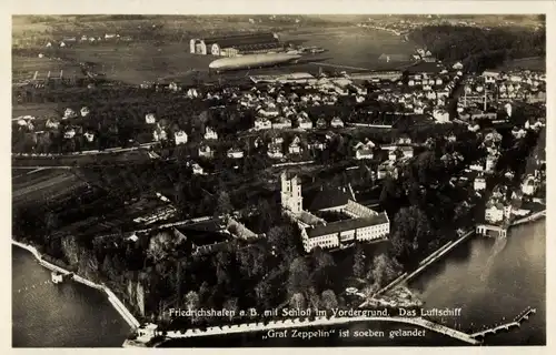 Ak Friedrichshafen am Bodensee, Blick auf den Ort, Schloss, Luftschiff Graf Zeppelin, LZ 127