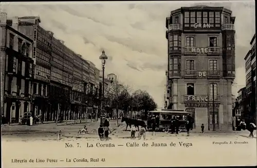 Ak La Coruña Galicien, Calle de Juana de Vega, Gran Hotel de Francia, Pferdestraßenbahn