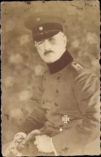 Foto Ak Deutscher Soldat in Uniform mit Monokel, Eisernes Kreuz, Portrait