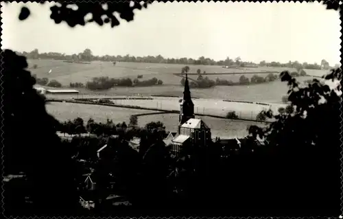 Ak Teuven Flandern Limburg, Tussen het groen der bomen, Kirche