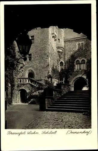 Ak Braunfels an der Lahn, Schloss, Innenhof, Treppe