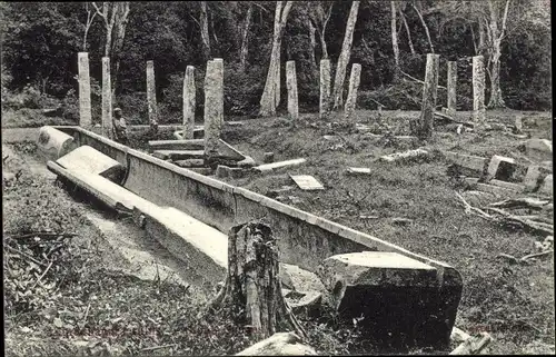 Ak Anuradhapura Sri Lanka, Ruins stone Canoes
