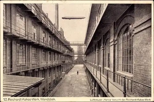 Ak Hamburg Wandsbek, Reichardt Kakao Werk, Luftkreuzer Hansa über dem Werk
