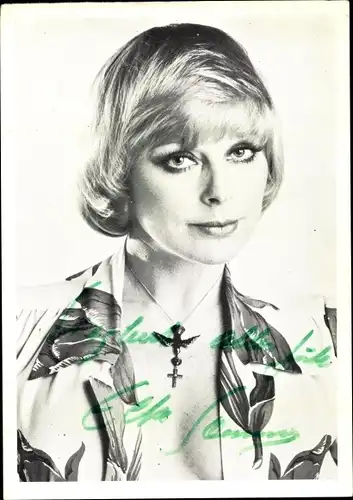 Foto Schauspielerin Elke Sommer, Portrait, Halskette, Kreuz