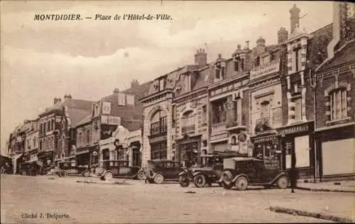 Ak Montdidier Somme, vue générale de la Place de l'Hôtel de Ville 