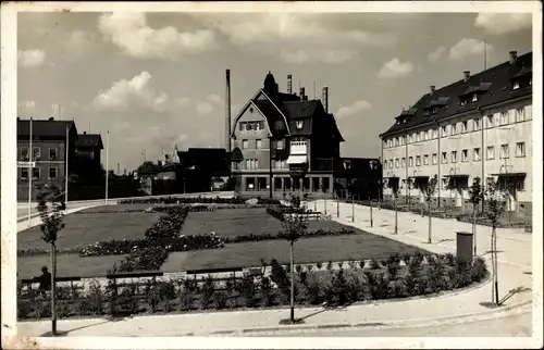 Foto Ak Heidenau in Sachsen, Blick zum Bahnhof, Grünanlagen