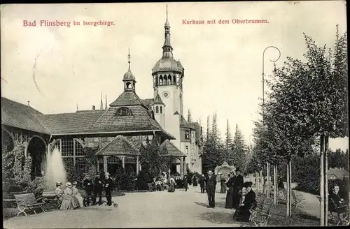 Ak Świeradów Zdrój Bad Flinsberg Schlesien, Kurhaus mit dem Oberbrunnen, Kurgäste