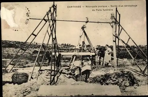 Ak Carthage Karthago Tunesien, Necropole puniques, Sortie d'un sarcophage du Puits funeraire