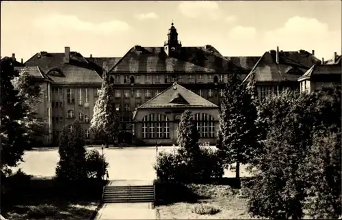 Ak Burgstädt in Sachsen, Ernst-Schneller-Schule, Außenansicht