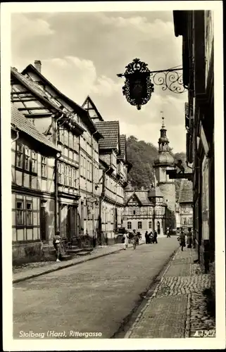 Ak Stolberg Südharz, Blick in die Rittergasse, Hotel, Fachwerkhäuser, Kirchturm, Passanten
