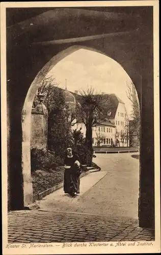 Ak Panschwitz Kuckau Oberlausitz, Kloster St. Marienstern, Blick durchs Klostertor, Abtei, Institut