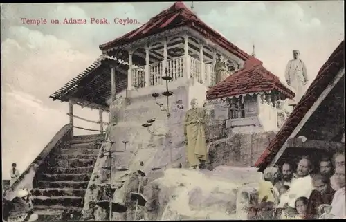 Ak Sri Lanka Ceylon, Temple on Adams Peak, monks, Mönche vor dem Tempel