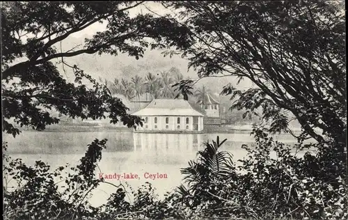 Ak Ceylon Sri Lanka, general view of the Kandy lake