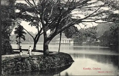 Ak Kandy Ceylon Sri Lanka, Wasserpartie, Vegetation, Einheimische, Gebäude
