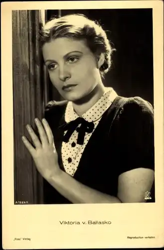 Ak Schauspielerin Viktoria v. Ballasko, Portrait, Ross Verlag 1523/1