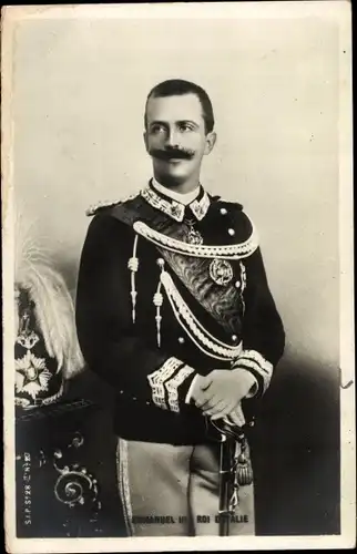 Ak Viktor Emanuel III., König von Italien, Portrait in Uniform