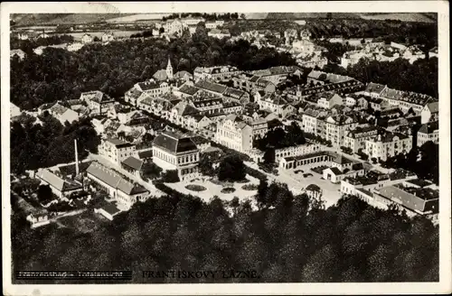 Ak Františkovy Lázně Franzensbad Reg. Karlsbad, Totalansicht, Platz, Ort