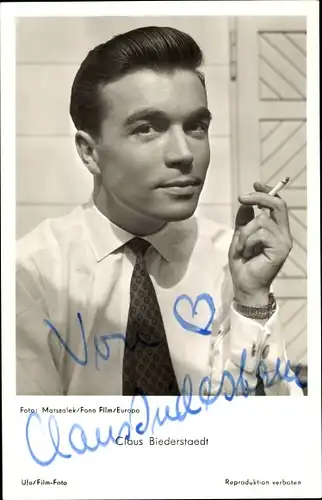 Ak Schauspieler Claus Biederstaedt, Portrait mit Zigarette, Autogramm