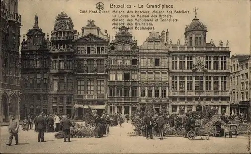 Ak Bruxelles Brüssel, La Grand place, Maison des Merciers, Maison des Batellers