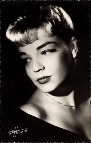 Ak Schauspielerin Simone Signoret, Portrait