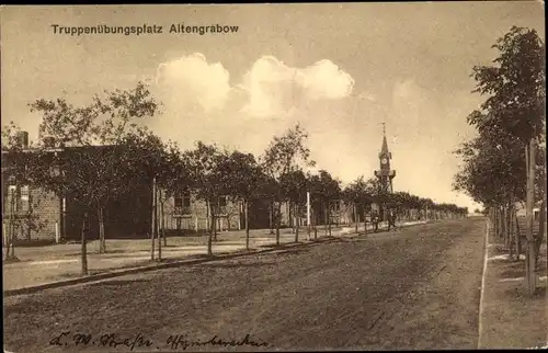 Ak Altengrabow Möckern in Sachsen Anhalt, Truppenübungsplatz, Straßenpartie