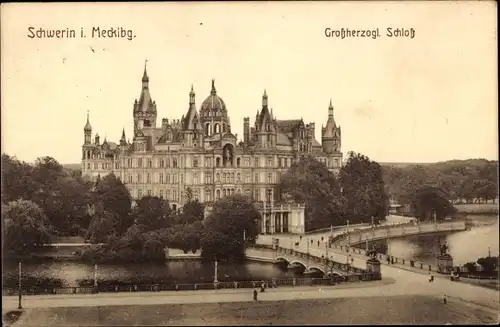 Ak Schwerin in Mecklenburg, Großherzogliches Schloss, Seeseite, Brücke