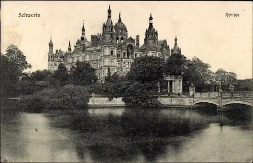 Ak Schwerin in Mecklenburg, Großherzogliches Schloss, Brücke