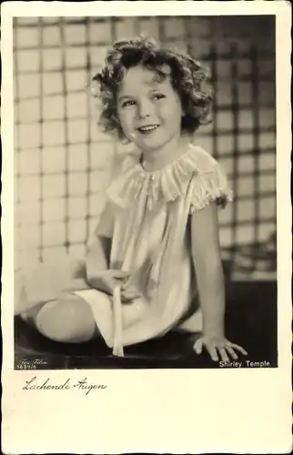 Ak Schauspielerin Shirley Temple, Portrait, lachende Augen