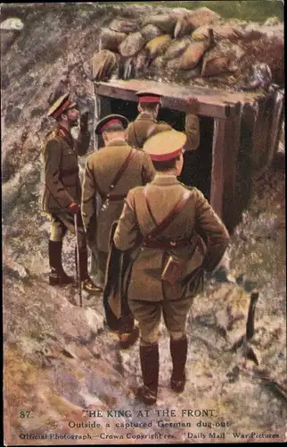 Ak The King at the Front, outside a captured German dug out, Georg V, I WK