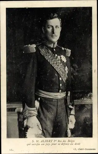Ak König Albert I. von Belgien, Standportrait, Uniform