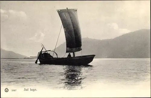 Ak Segelboot, Im Hintergrund Gebirge, Sul lago
