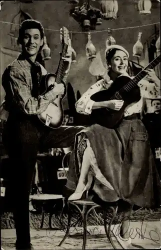 Ak Schauspieler Caterina Valente und Silvio Francesco, Gitarren, Filmszene