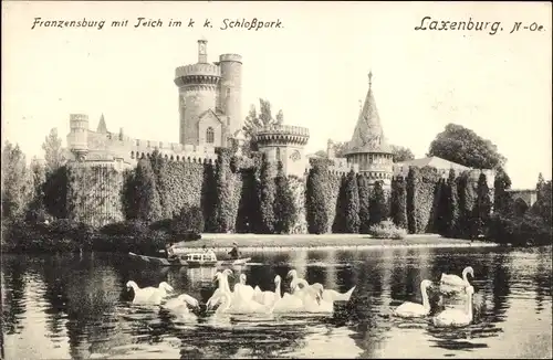 Ak Laxenburg in Niederösterreich, Franzensburg mit Teich im Schlosspark